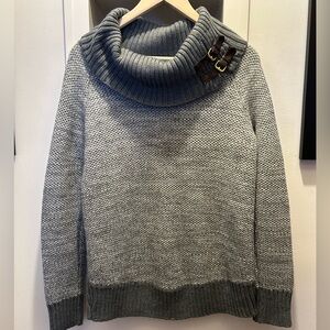 Banana republic turtleneck sweater made of Italian yarn. warm yet soft. Size L